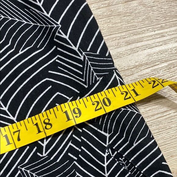 J. Jill Linen Cotton Shift Dress M Black White Leaf Print Sleeveless Pockets - Picture 8 of 11